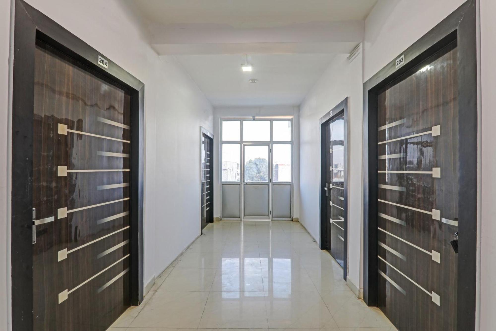 Oyo Flagship 81064 Chaudhary In Hotell Gorakhpur Eksteriør bilde